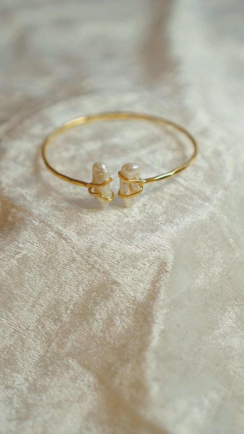 Deux Pearl Cuff